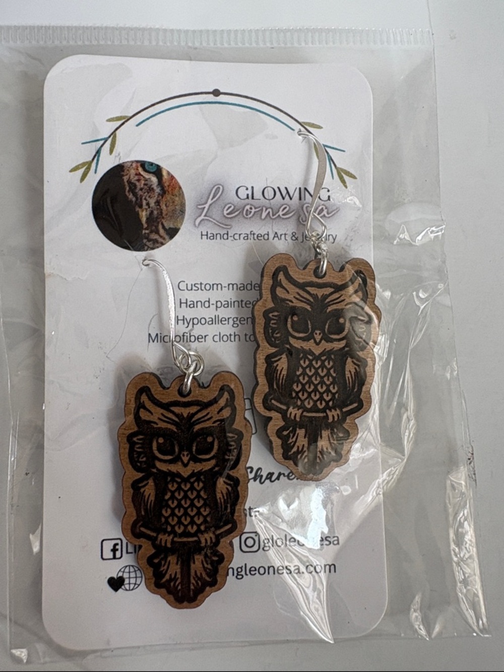 Glowing Leonesa dangle owl earrings hand-crafted jewelry - Picture 2 of 5